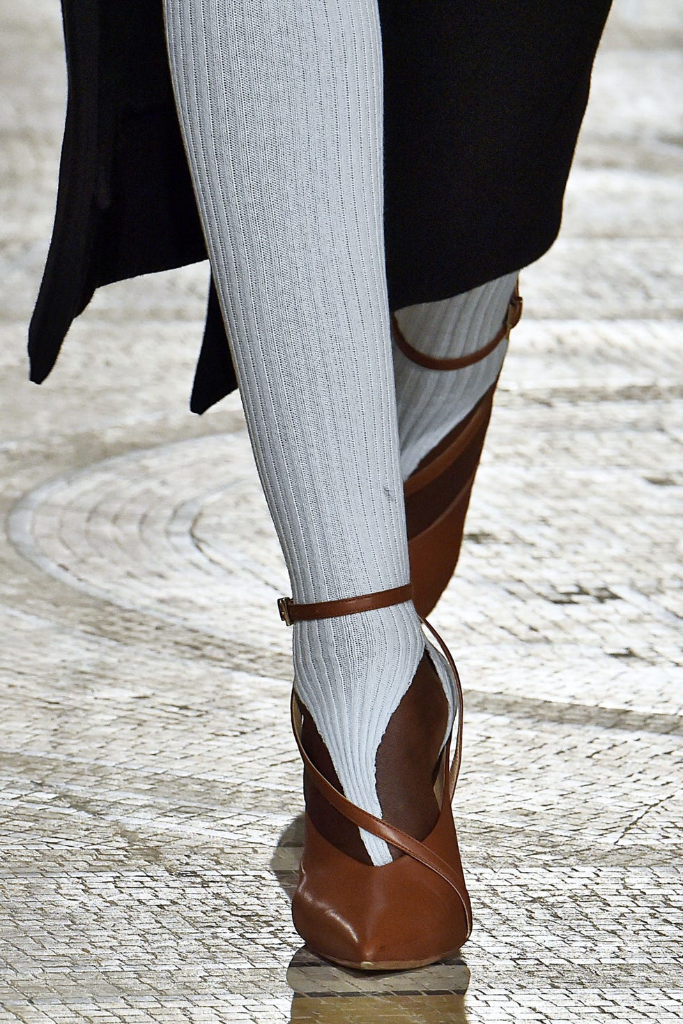 White, Footwear, Human leg, Leg, Shoe, Fashion, Calf, Tights, Ankle, Street fashion, 