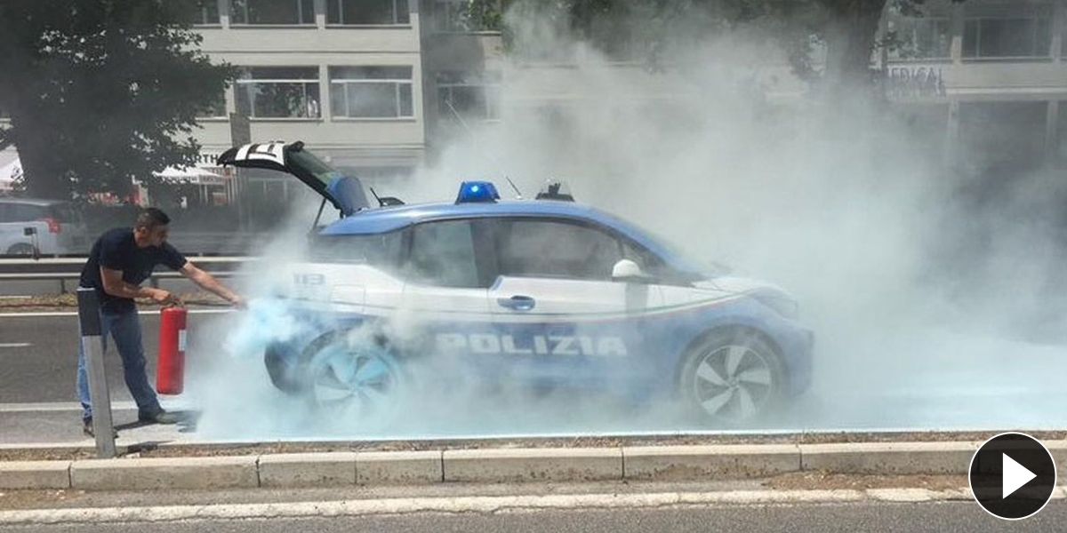 La Policía Italiana Incendia Su BMW I3 Y No Logra Salvarlo De Las Llamas