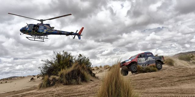 Helicopter, Vehicle, Rotorcraft, Aircraft, Automotive tire, Landscape, Rallying, Sand, Helicopter rotor, Off-roading, 