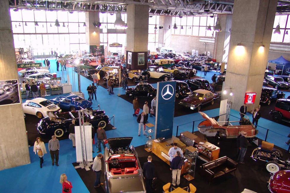 Motor vehicle, Automotive design, Auto show, Hall, Exhibition, Machine, Factory, Luxury vehicle, Antique car, Trade, 