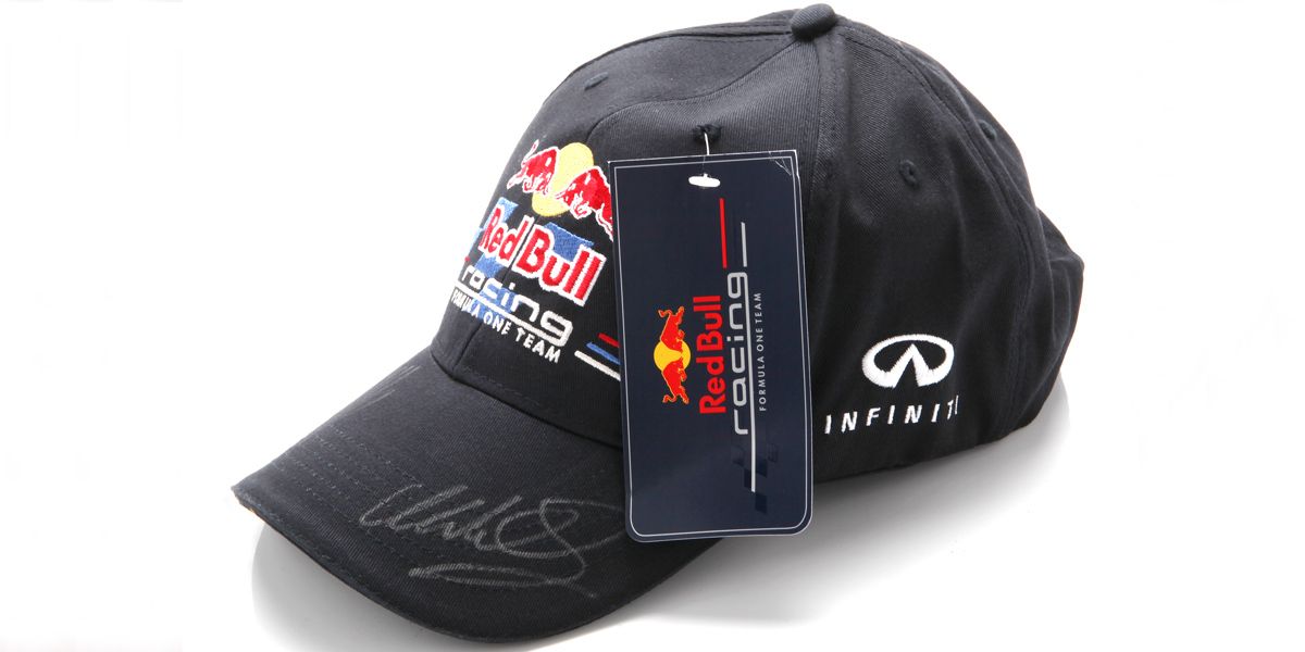 Gana una gorra de Red Bull Racing firmada por Vettel y Webber
