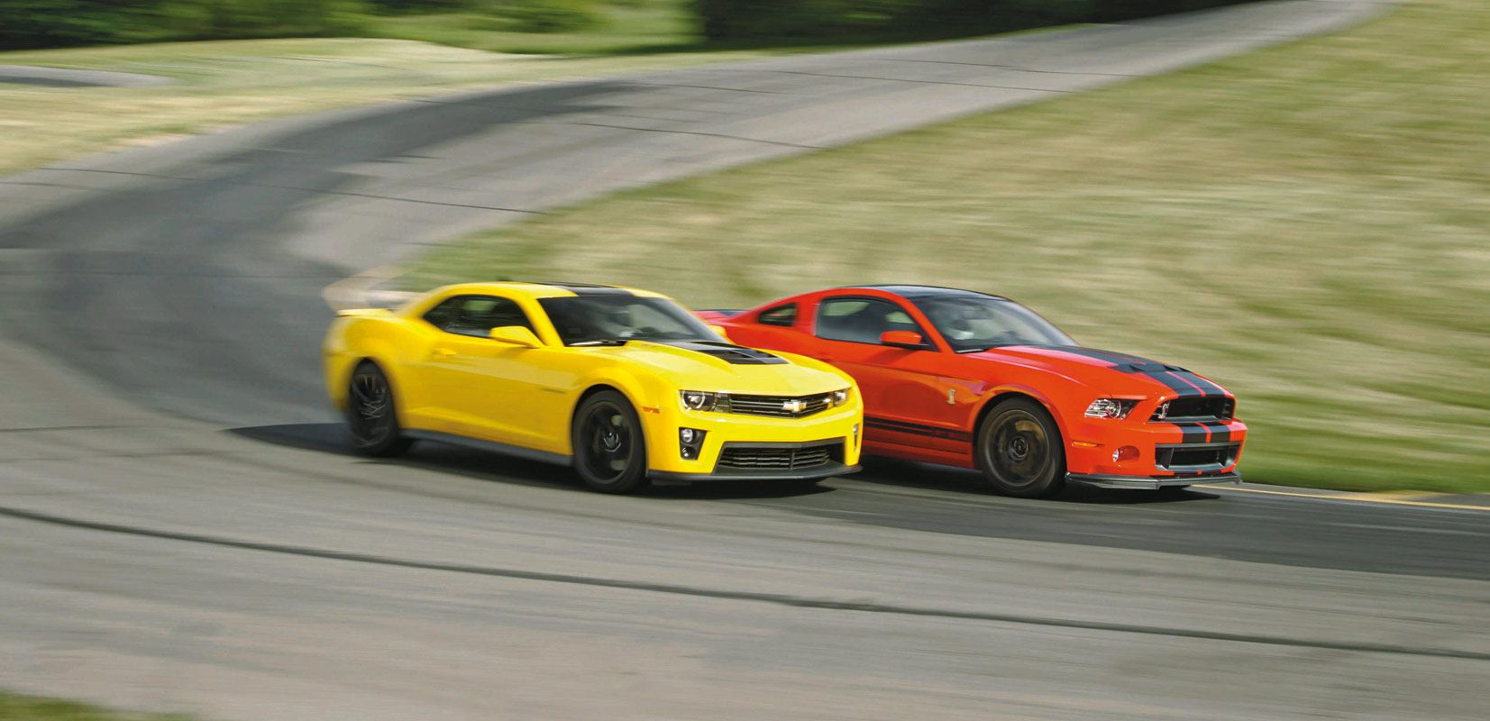 Ford Mustang Shelby GT500 VS. Chevrolet Camaro ZL1: Adrenalina desde USA