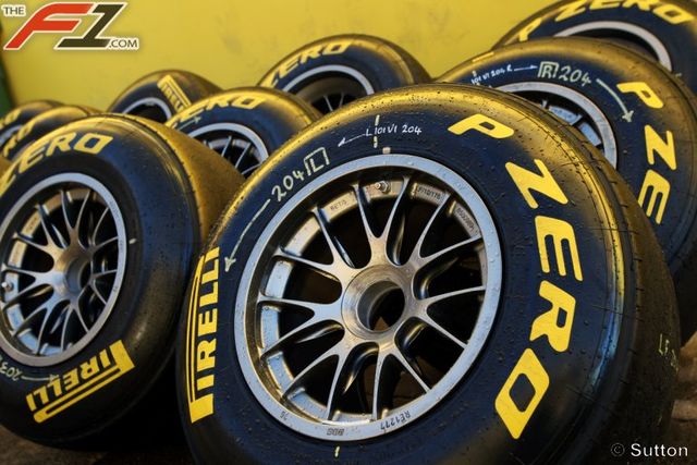 Automotive tire, Automotive design, Yellow, Rim, Automotive wheel system, Alloy wheel, Formula one tyres, Spoke, Synthetic rubber, Logo, 