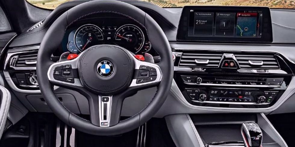 Land vehicle, Vehicle, Car, Luxury vehicle, Steering wheel, Personal luxury car, Center console, Bmw, Steering part, Executive car, 