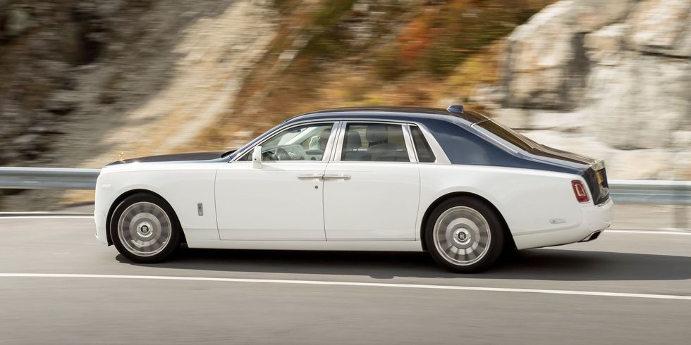 Land vehicle, Vehicle, Luxury vehicle, Car, Sedan, Rolls-royce phantom, Rolls-royce, Coupé, Classic car, 