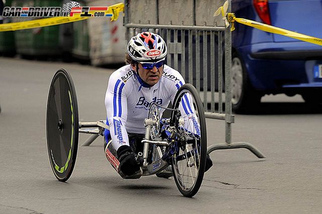 Wheel, Tire, Mode of transport, Bicycle tire, Bicycle wheel, Disabled sports, Wheelchair sports, Helmet, Spoke, Playing sports, 