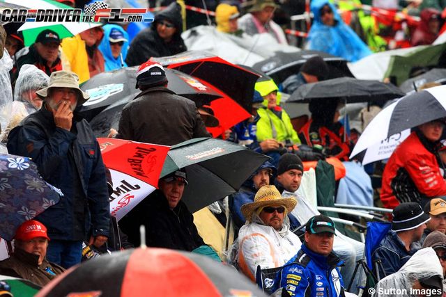 Human, People, Crowd, Hat, Headgear, Umbrella, Public event, Precipitation, Protest, Sun hat, 