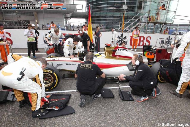 Automotive tire, Logo, Team, Pit stop, Service, Crew, Formula one tyres, Race car, Synthetic rubber, Race track, 