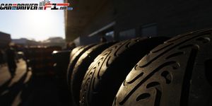 Automotive tire, Tread, Synthetic rubber, Black, Rim, Iron, Carbon, Still life photography, Circle, Engineering, 