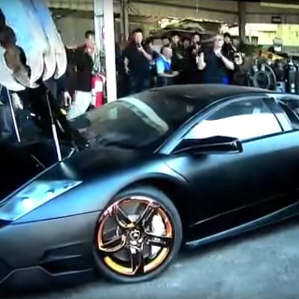 El gobierno de Taiwán destruye este Lamborghini Murciélago para escarnio  público