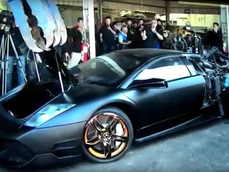 El gobierno de Taiwán destruye este Lamborghini Murciélago para escarnio  público