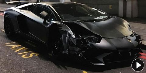 Este Lamborghini Aventador SV protagoniza el accidente ridículo de la semana