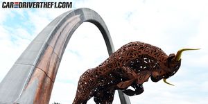 Sculpture, Terrestrial animal, Art, Metal, Iron, Tail, Statue, Nonbuilding structure, Dinosaur, Claw, 