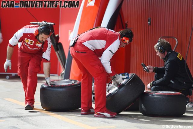 Red, Logo, Crew, Kneeling, Synthetic rubber, Pit stop, 