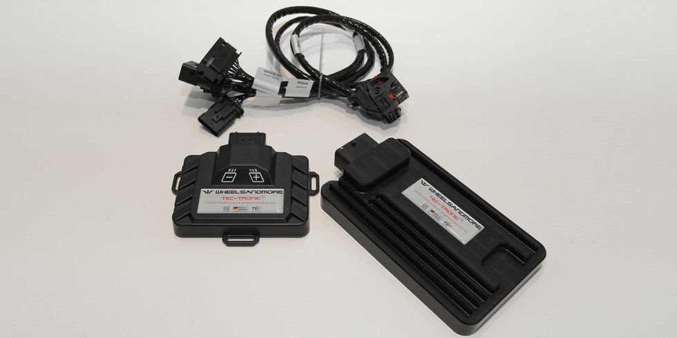 Electronic device, Technology, Electronics accessory, Auto part, Camera accessory, Battery charger, 
