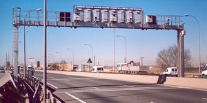 Road, Sky, Road surface, Asphalt, Infrastructure, Lane, Line, Street, Electricity, Thoroughfare, 