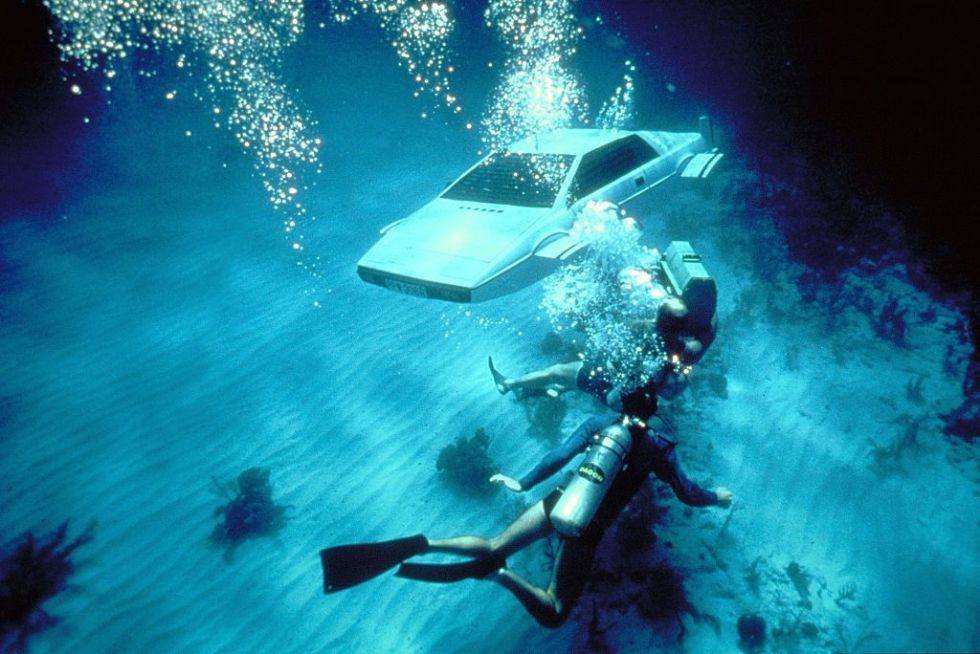 Underwater, Water, Scuba diving, Underwater diving, Recreation, Space, Vehicle, Diving, Games, 
