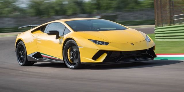 Land vehicle, Vehicle, Car, Sports car, Supercar, Automotive design, Yellow, Lamborghini, Lamborghini aventador, Motor vehicle, 