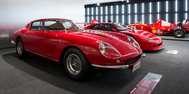 Land vehicle, Vehicle, Car, Ferrari 275, Sports car, Coupé, Classic car, Race car, Antique car, Sedan, 