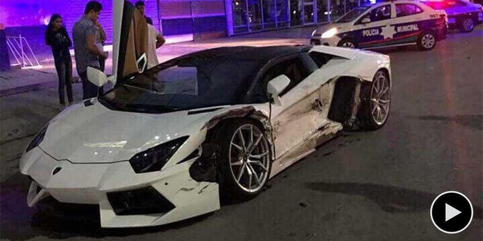 Un taxista impacta contra un Lamborghini Aventador en México