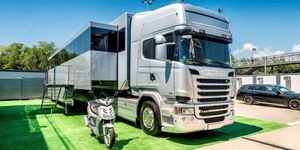 Land vehicle, Vehicle, Transport, Truck, Mode of transport, Commercial vehicle, trailer truck, Motor vehicle, Car, Product, 
