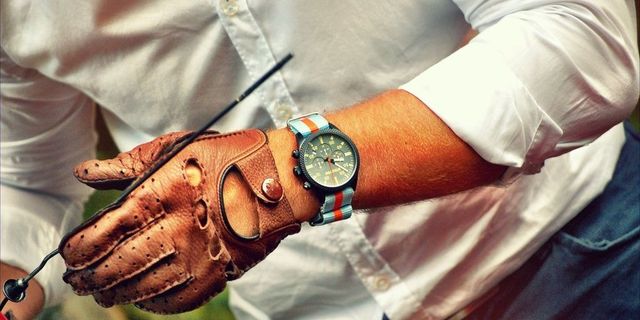Wrist, Watch, Hand, Fashion accessory, Arm, Glove, Finger, Gesture, Jewellery, 