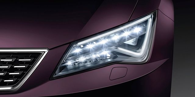 Land vehicle, Vehicle, Car, Headlamp, Automotive lighting, Light, Automotive design, Mid-size car, Automotive fog light, Family car, 