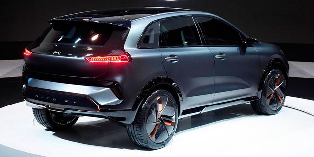 Land vehicle, Vehicle, Car, Auto show, Automotive design, Motor vehicle, Sport utility vehicle, Compact sport utility vehicle, Rim, Luxury vehicle, 