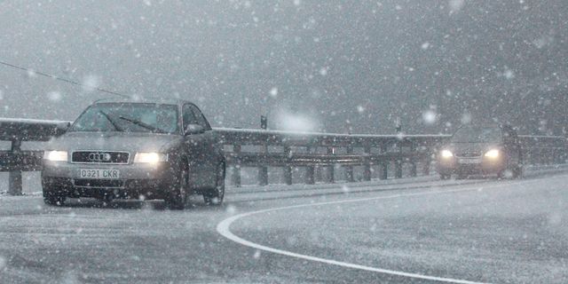 Snow, Vehicle, Car, Winter storm, Mode of transport, Rain, Blizzard, Winter, Precipitation, Freezing, 