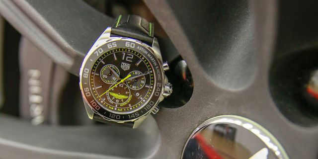 Analog watch, Watch accessory, Watch, Fashion accessory, Jewellery, Material property, Metal, Titanium, Strap, Brand, 