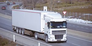 Land vehicle, Vehicle, Transport, Mode of transport, Truck, trailer truck, Commercial vehicle, Motor vehicle, Car, Freight transport, 