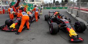 Formula libre, Formula one tyres, Race track, Formula one, Formula racing, Automotive tire, Race car, Sport venue, Tire, Pit stop, 