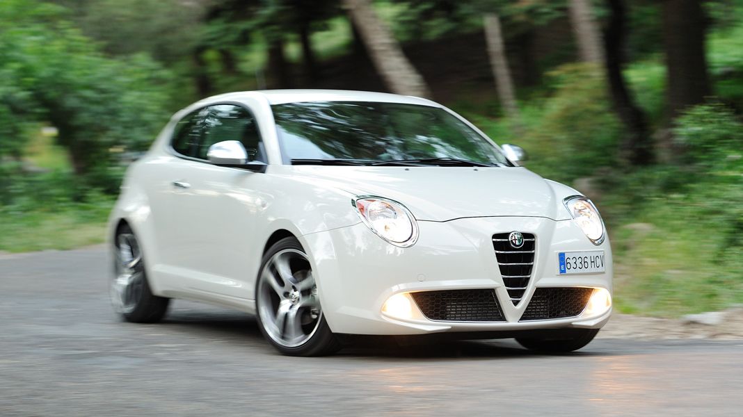Alfa Romeo te cambia un MiTo por 99 amigos de Facebook