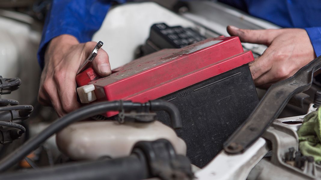 Qué debes saber antes de cambiar la batería de tu coche? - Autofácil