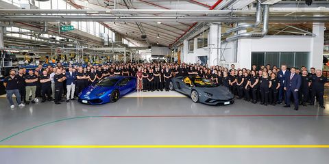 Lamborghini fabrica el Aventador número ... que se va hasta Japón