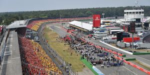 Sport venue, Race track, Crowd, Vehicle, Stadium, Endurance racing (motorsport), Auto racing, Motorsport, Racing, Car, 