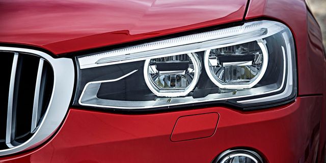 Land vehicle, Vehicle, Car, Headlamp, Automotive lighting, Grille, Light, Automotive design, Personal luxury car, Automotive exterior, 