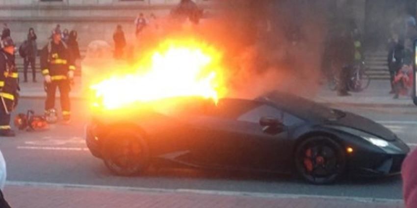 Este Lamborghini Huracán Performante termina incendiado y… ¡cortado!