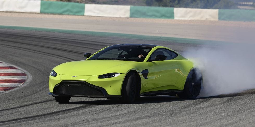 Aston Martin dirá adiós a los motores de combustión en 2030