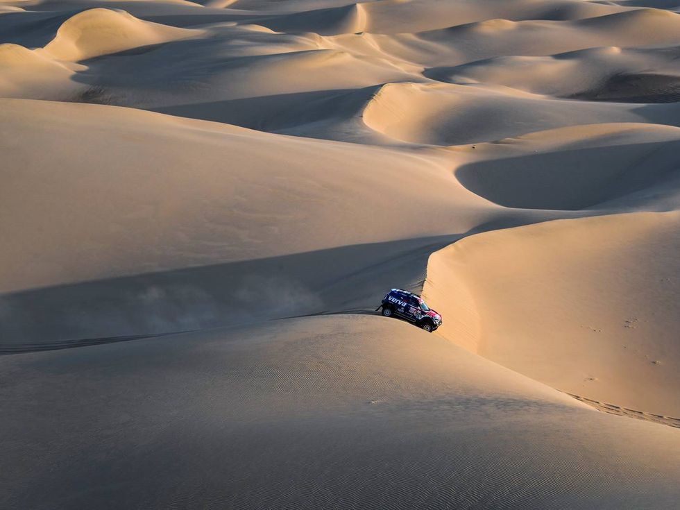 Desert, Sand, Natural environment, Erg, Dune, Aeolian landform, Sky, Sahara, Singing sand, Landscape, 