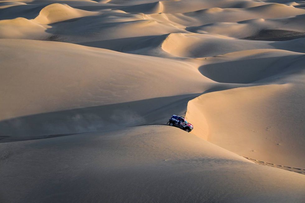 Desert, Sand, Natural environment, Erg, Dune, Aeolian landform, Sky, Sahara, Singing sand, Landscape, 