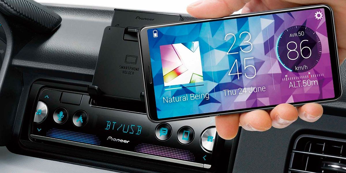 Pioneer actualiza el sistema de infoentretenimiento de tu viejo coche  con tu smartphone
