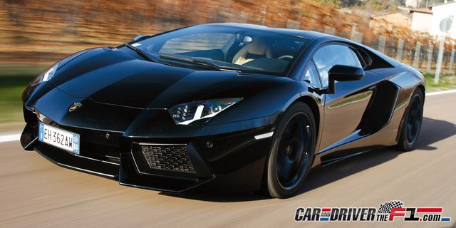 Pilotamos' el Lamborghini Aventador: El terror de la plaza