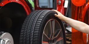 Tire, Synthetic rubber, Automotive tire, Tread, Auto part, Wheel, Alloy wheel, Automotive wheel system, Motor vehicle, Rim, 