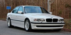 Land vehicle, Vehicle, Car, Luxury vehicle, Bmw, Personal luxury car, Alloy wheel, Executive car, Automotive design, Wheel, 