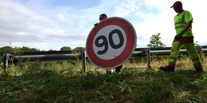 Traffic sign, Sign, Signage, Motor vehicle, Speed limit, Grass, Road, Street sign, 