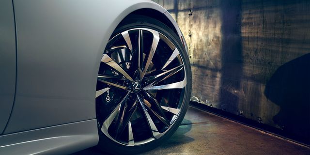 Alloy wheel, Tire, Rim, Wheel, Spoke, Automotive tire, Automotive wheel system, Auto part, Automotive design, Vehicle, 