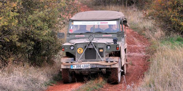 Land vehicle, Vehicle, Off-road vehicle, Car, Regularity rally, Off-roading, Motor vehicle, Transport, Mode of transport, Land rover series, 