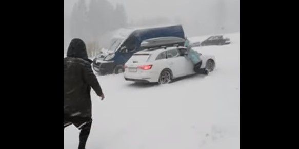 Snow, Vehicle, Winter storm, Car, Mode of transport, Automotive design, Vehicle door, Mid-size car, Winter, Snapshot, 