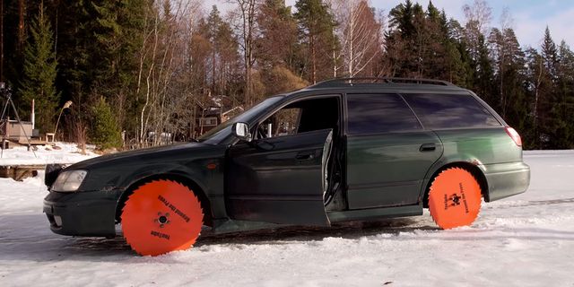 Land vehicle, Vehicle, Car, Automotive wheel system, Snow, Automotive tire, Rim, Wheel, 